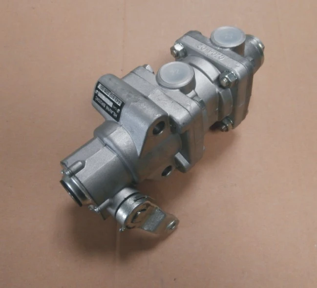 Brzdič hlavní dvouokruhový T815 - 226007 - sklápěč
