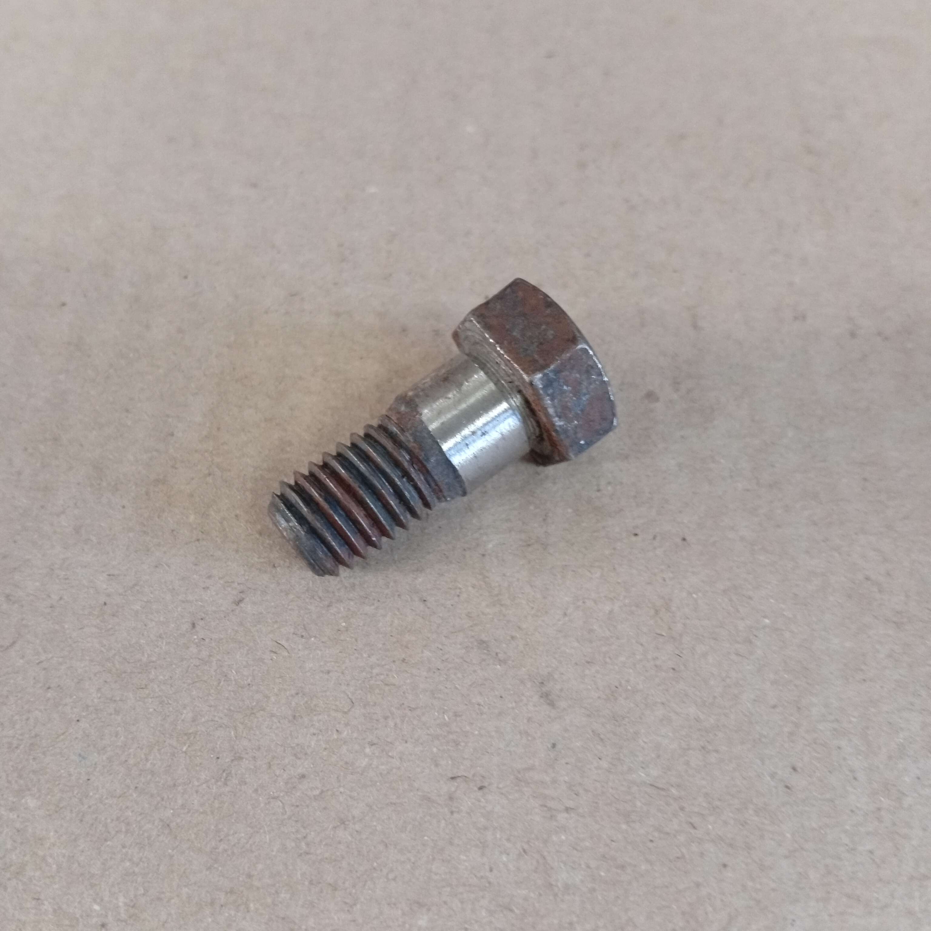 Šroub držáku předního pera PV3S lícovaný M12x28