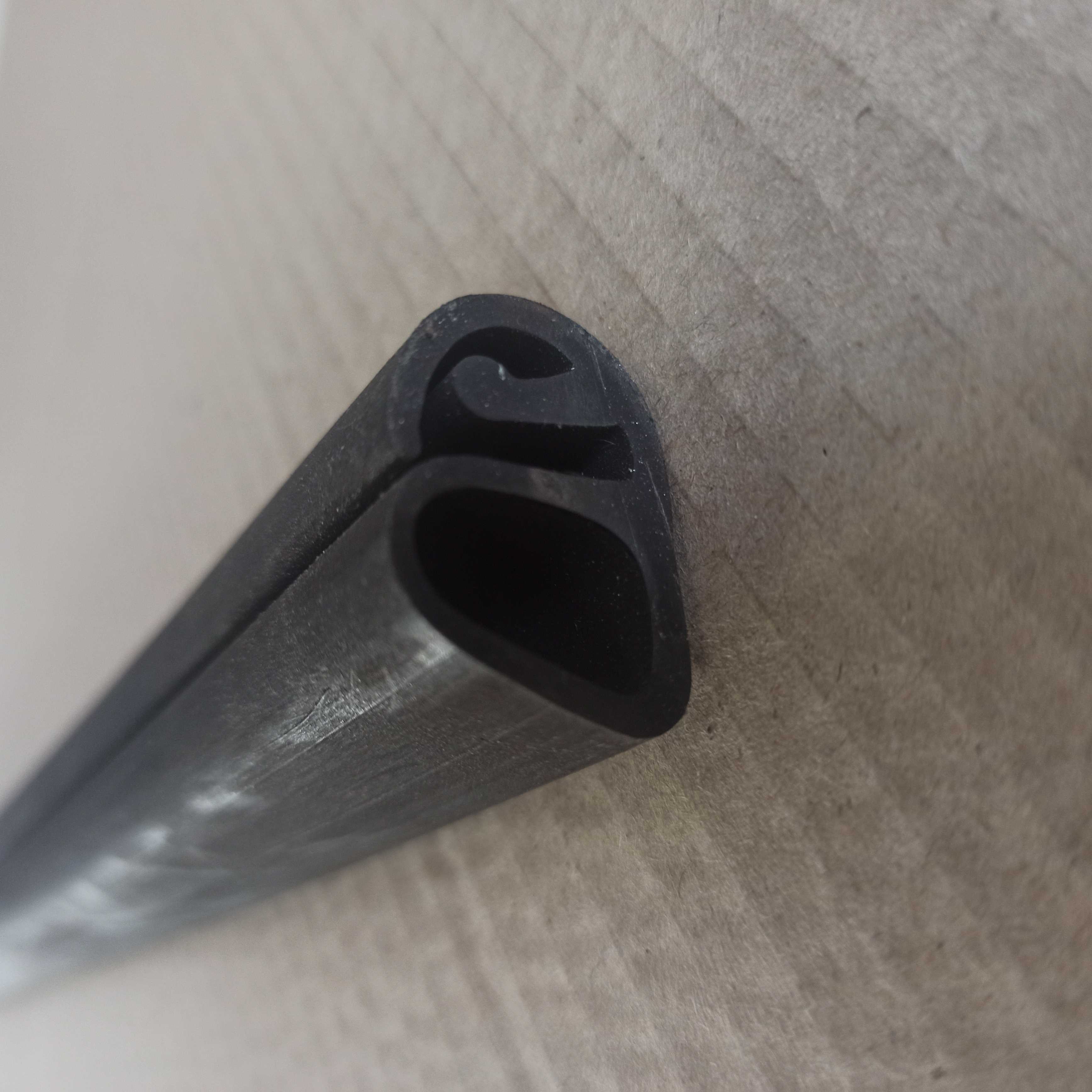 Těsnění dveří PV3S, T805 - delší, horní díl - délka 2600mm