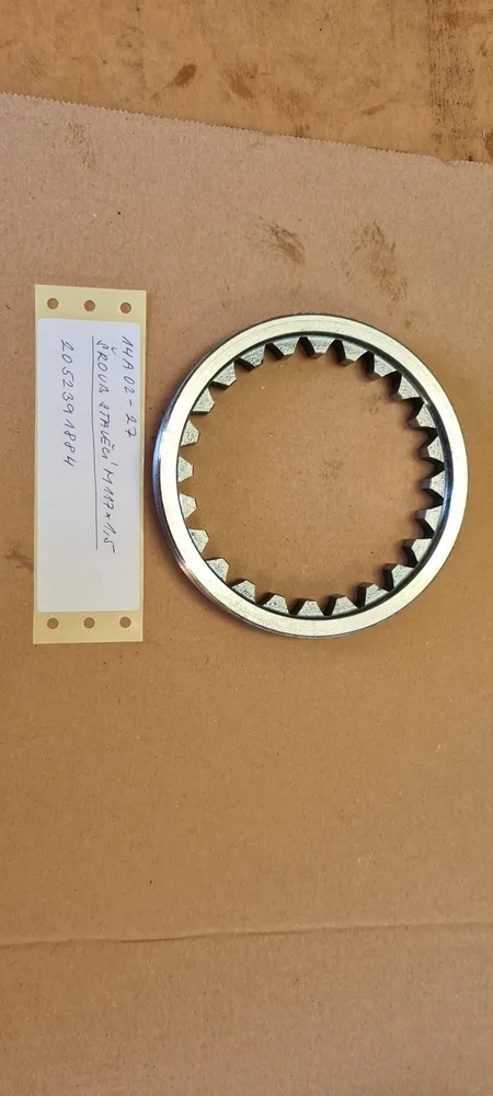 Šroub stavěcí M117x1,5 na T810 demontováno