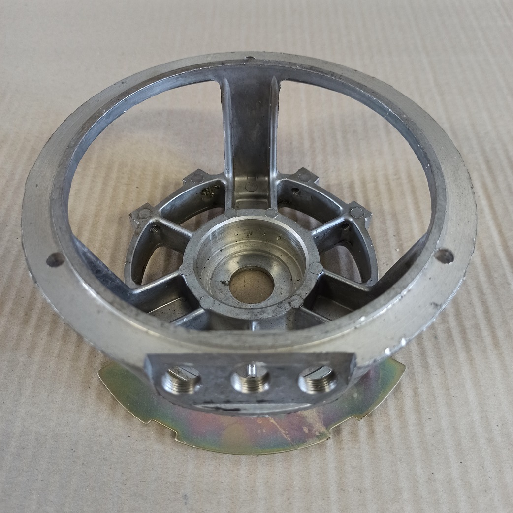 Víko dynama kolektorové PV3S, T148