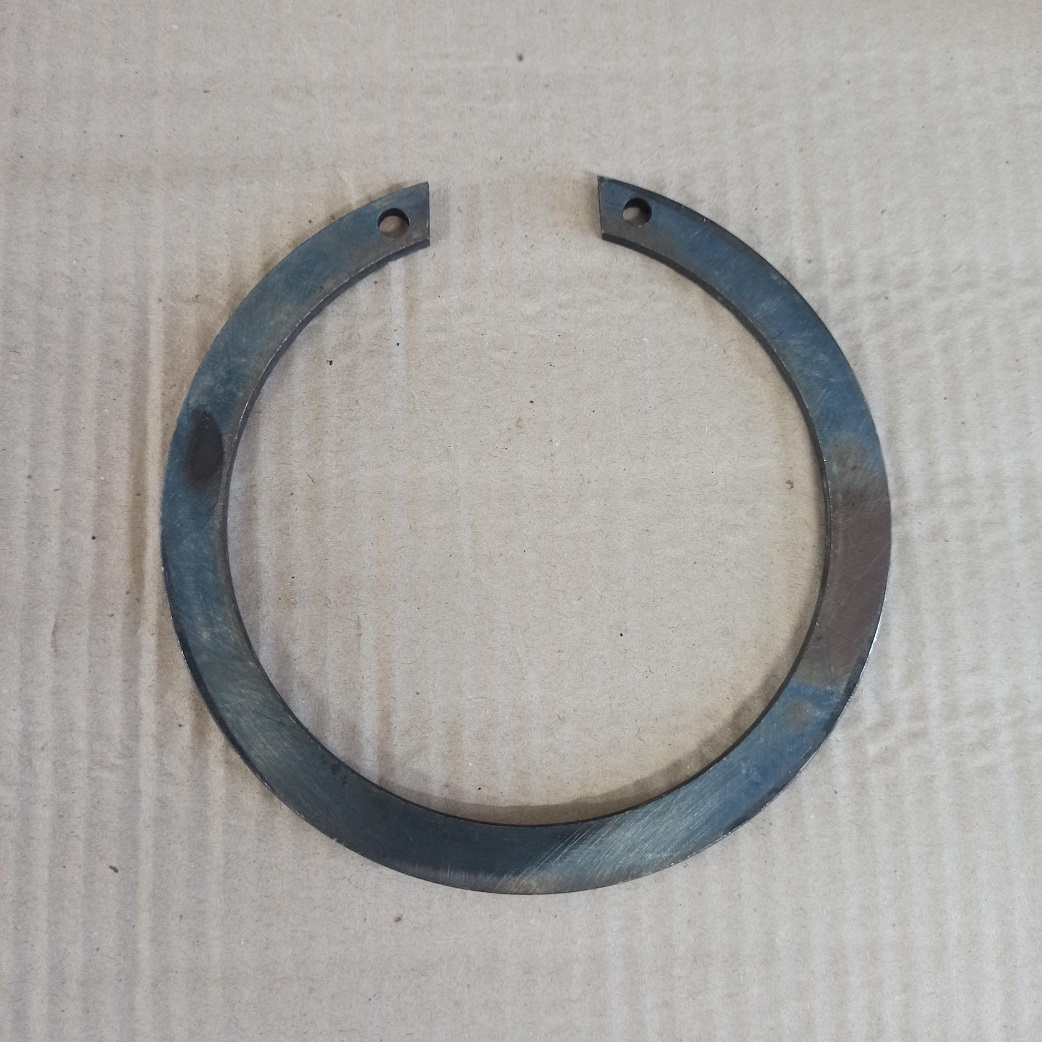 Kroužek pojistný vnitřní pr. 138mm - demontováno z nové nápravy