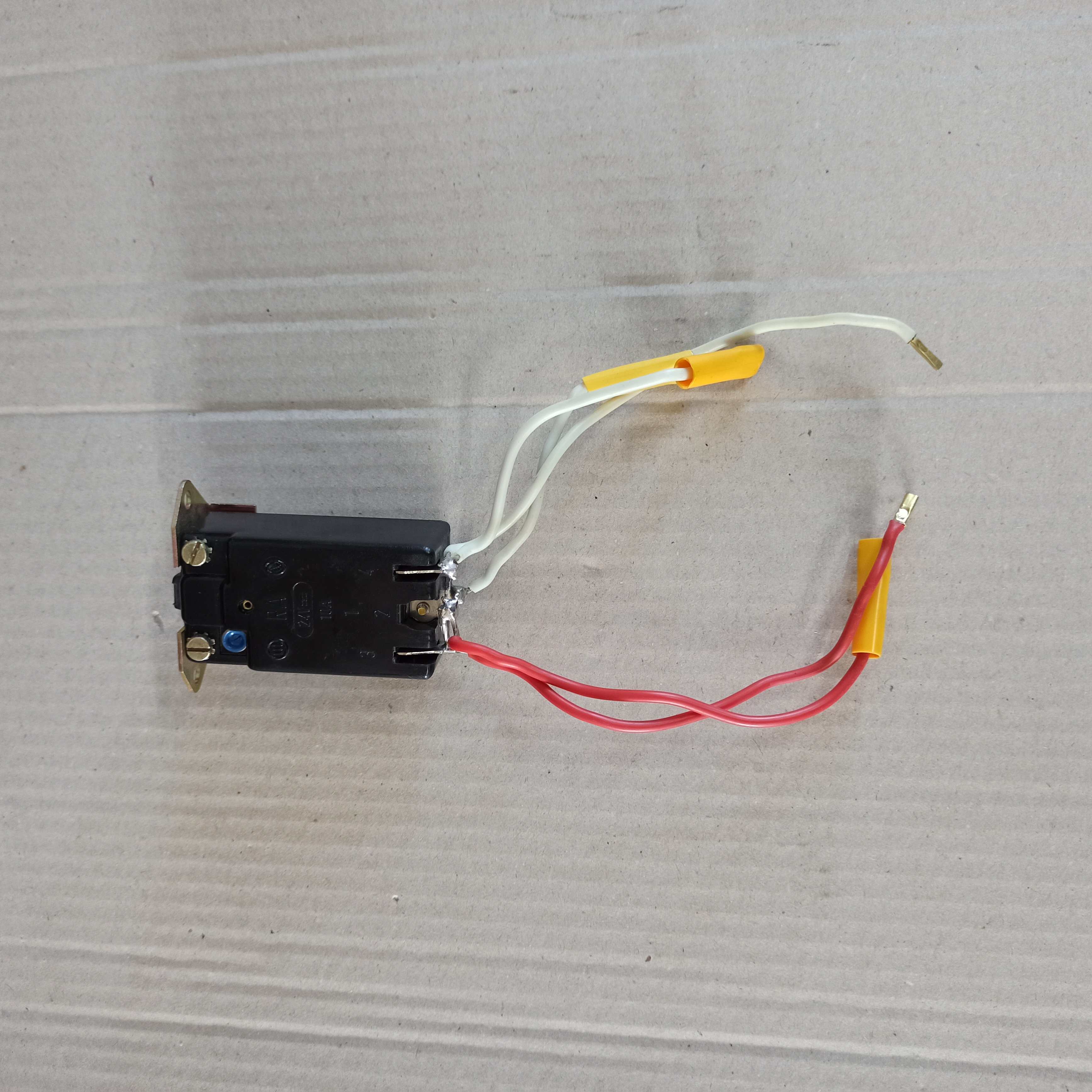 Termospínač pojistný X7-1M - originál