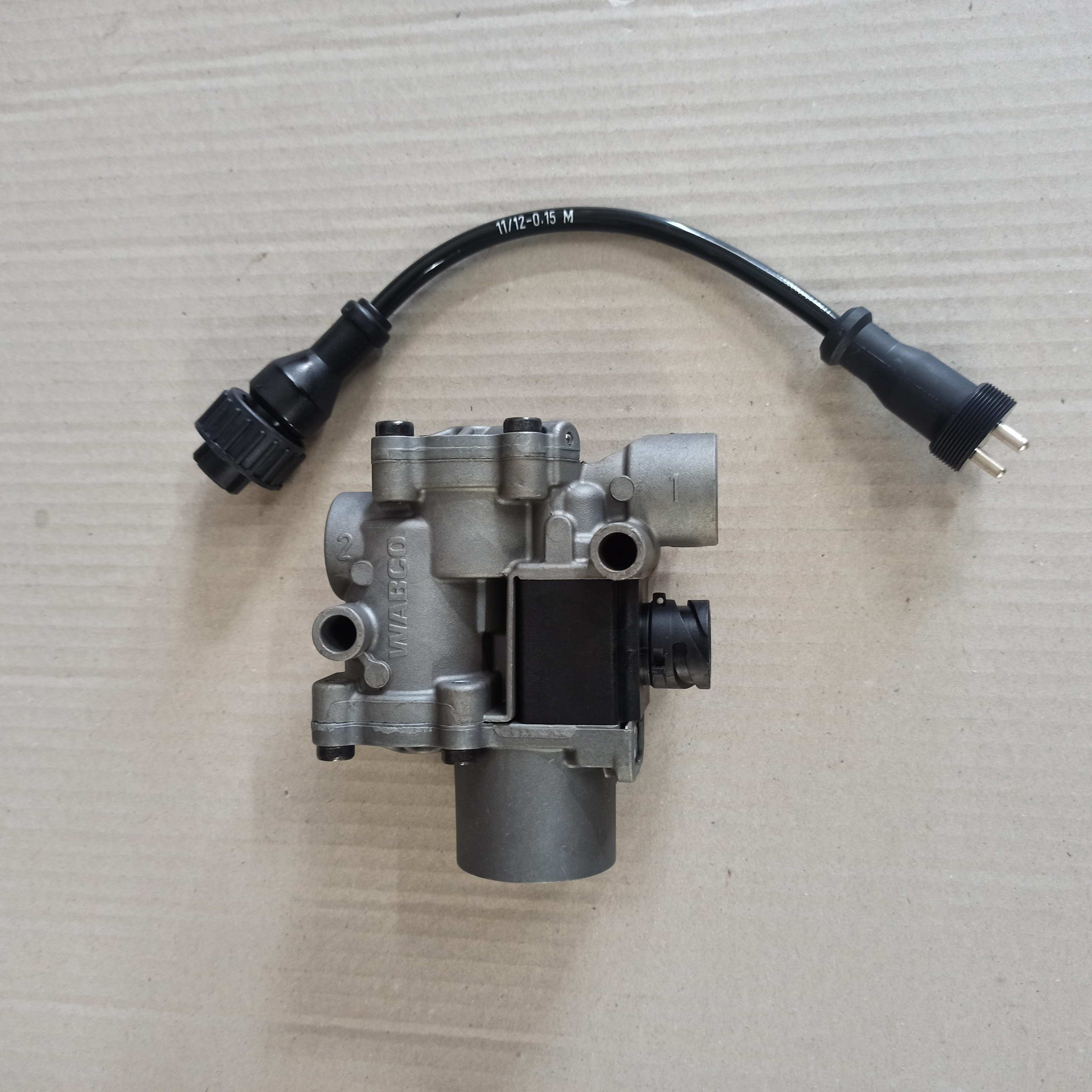 Ventil ABS Wabco + adaptér - T815, VOLVO , SCANIA, MAN, DAF, IVECO, RVI, MERCEDES