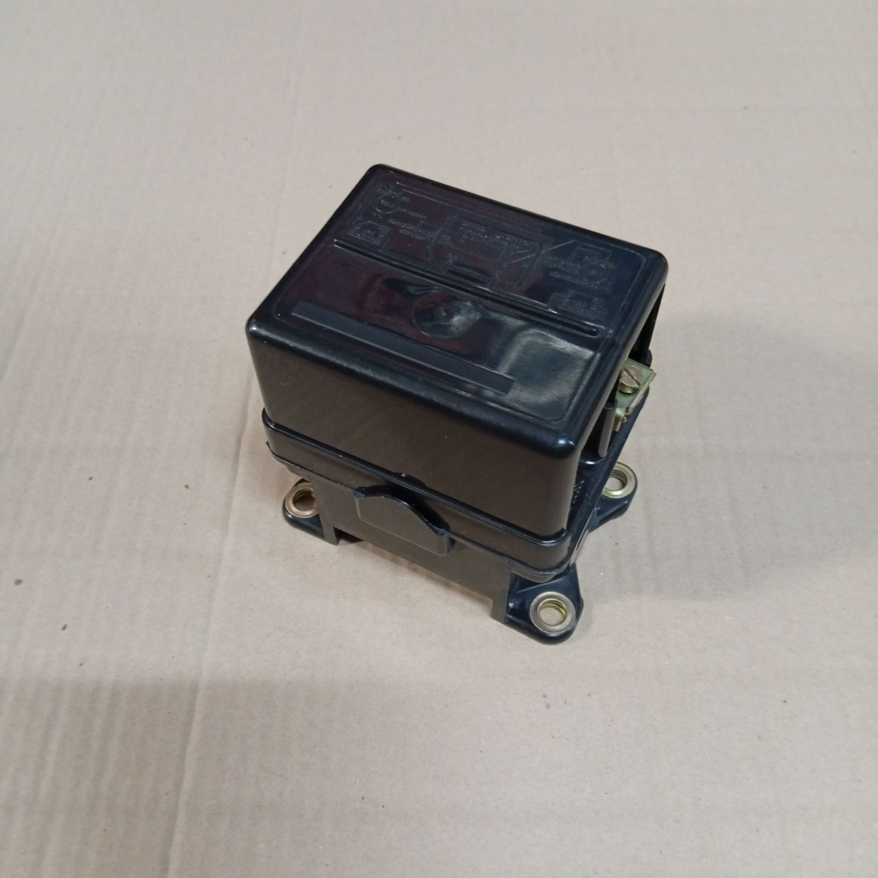Přepínač baterií  12/24V  - DDR -  IFA, PV3S, T111, Zetor