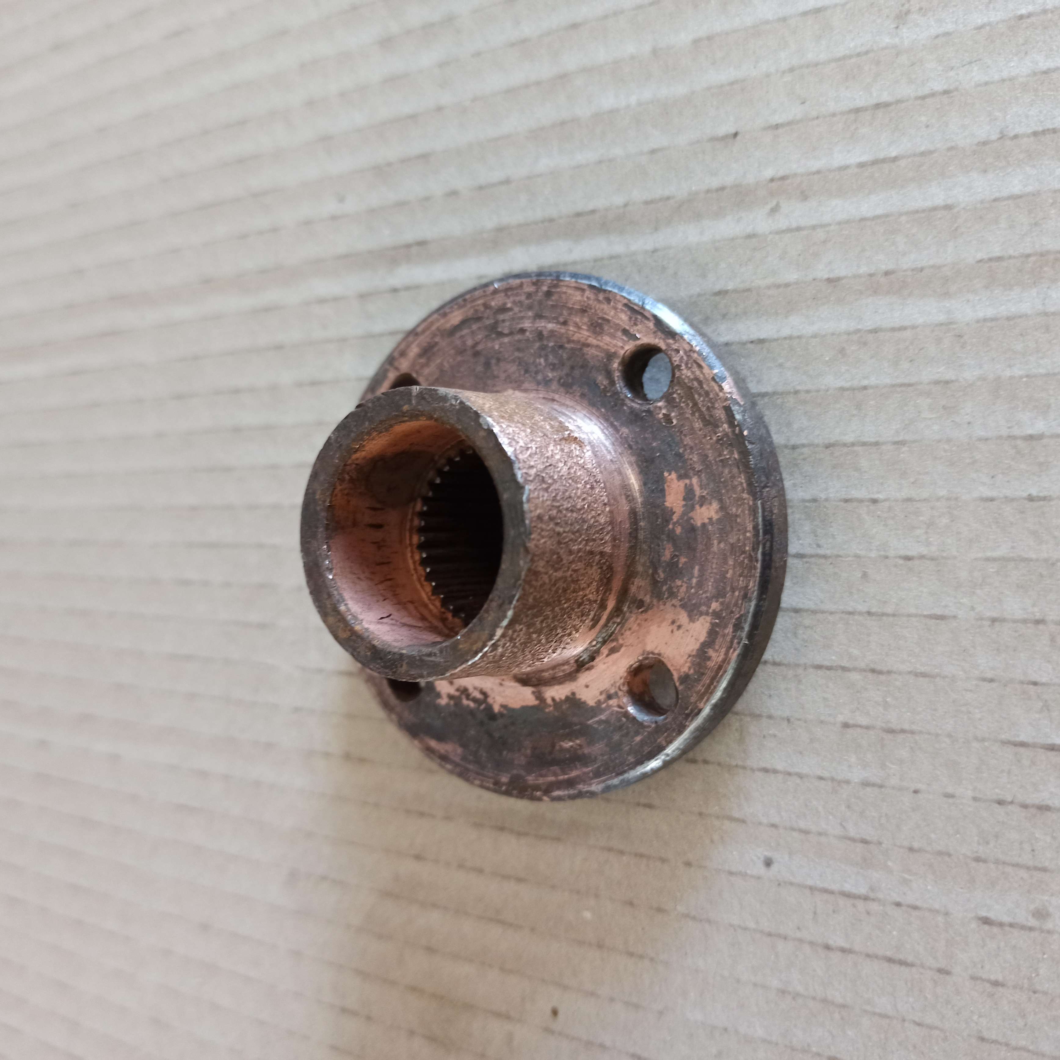 Unašeč spojky T924