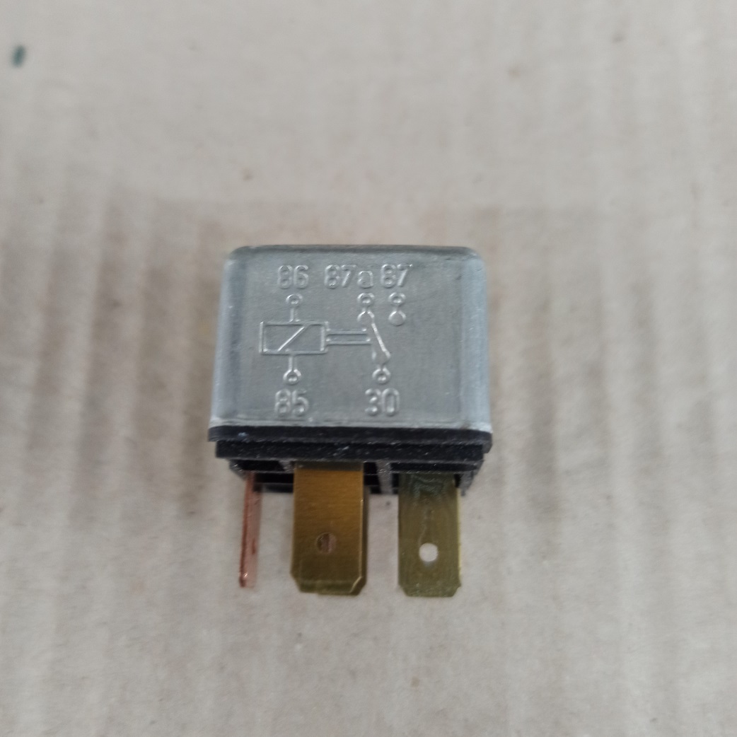 Relé BOSCH 24V 10/20A