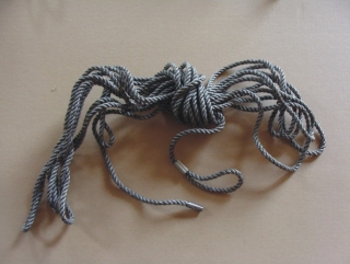 Šňůra k upevnění plachty T148 - PVC, šedá - oko+volný konec