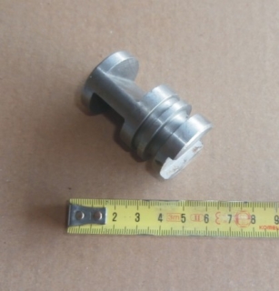 Kohout trojcestný T148