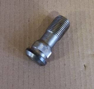 Šroub kola tahač T815 M22x2 - 64 mm