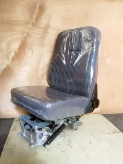 Sedadlo řidiče original T815 - bez opěrky hlavy