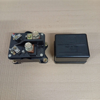 Přepínač baterií  12/24V  - DDR -  IFA, PV3S, T111, Zetor