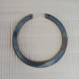 Kroužek pojistný vnitřní pr. 138mm - demontováno z nové nápravy